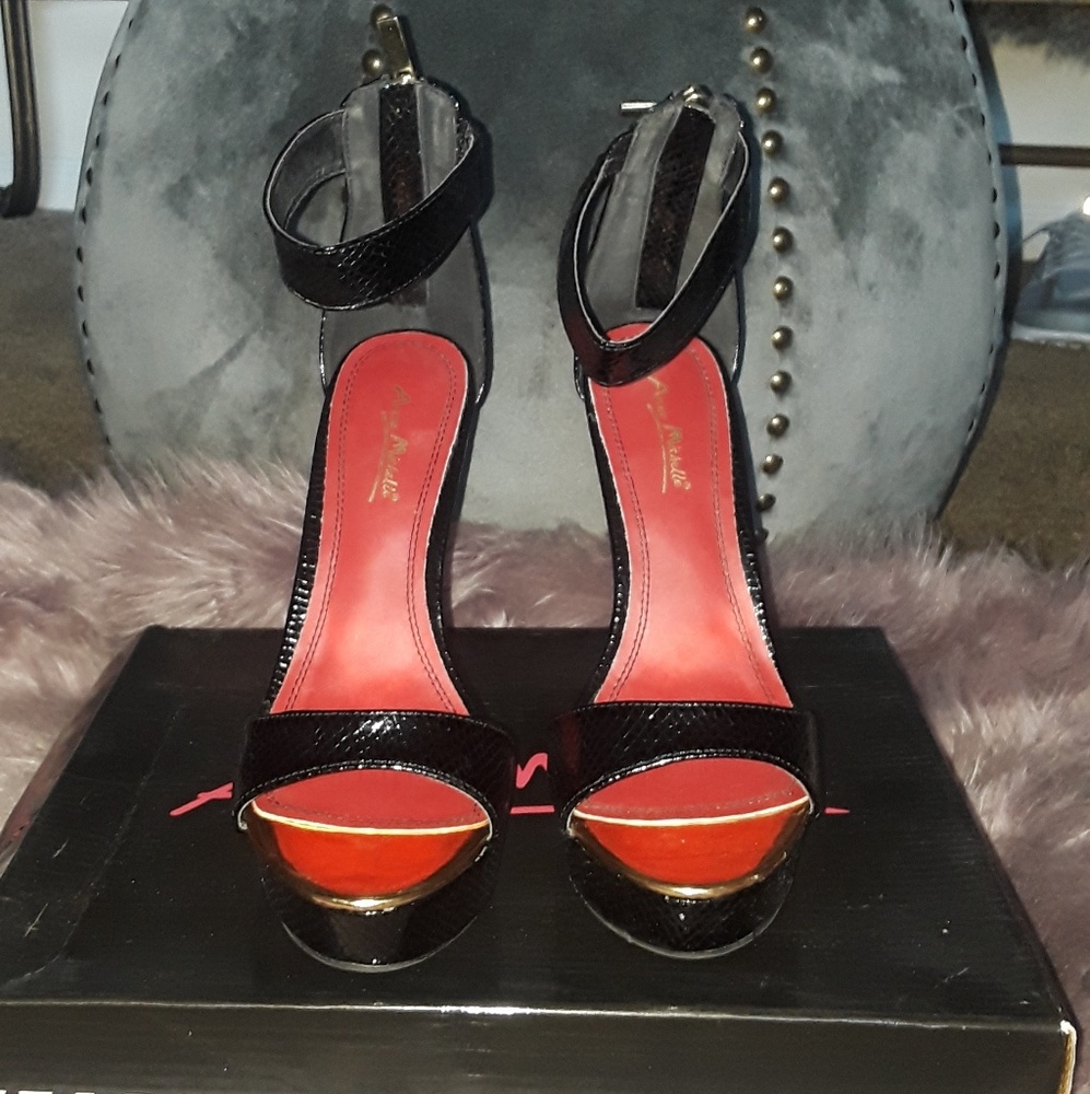 Anne Michelle blck high heel snakeskin sandal